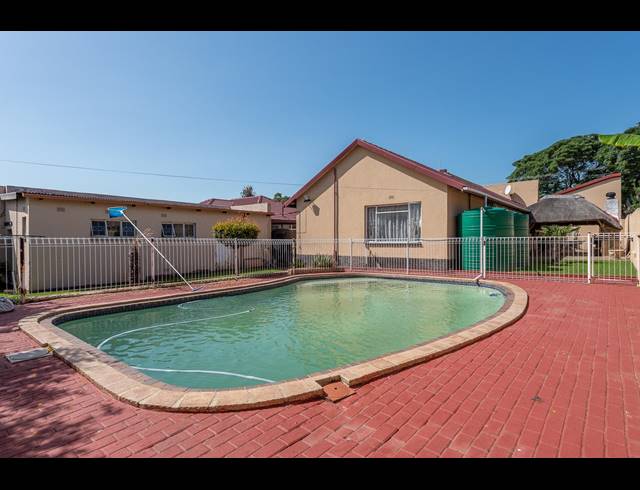 3 BEDROOM FREEHOLD SOLD IN ROSEACRE